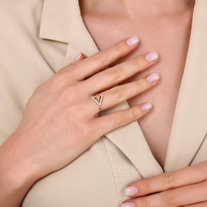0,11 Karat Üçgen Tasarım Yüzük - 3