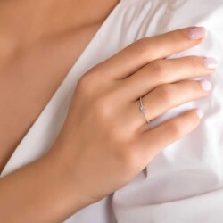 0,16 Karat Pırlanta Baget Yüzük - 4