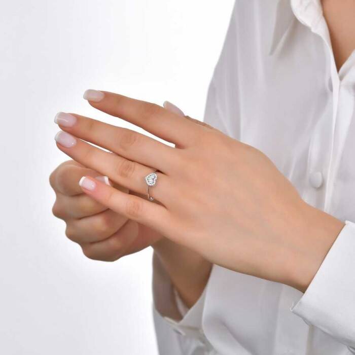 0,18 Karat Pırlanta Baget Kalp Yüzük - 4