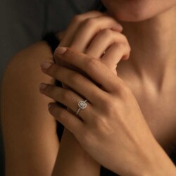 0,23 Karat Pırlanta Baget Yüzük - 