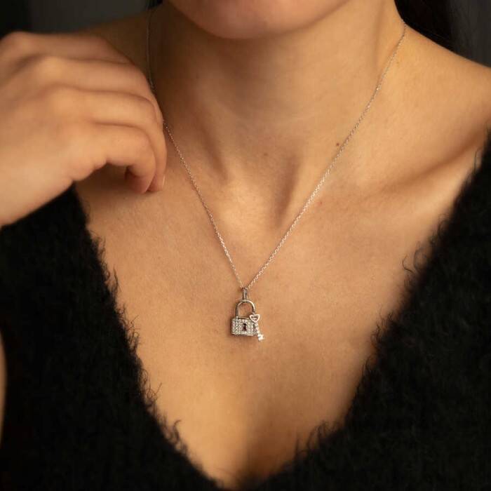 0,31 Karat Pırlanta Anahtar ve Kilit Tasarım Kolye - 3