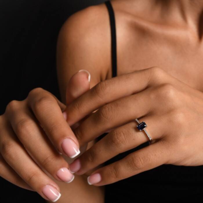 0,72 Karat Pırlanta Baget Safir Yüzük - 4