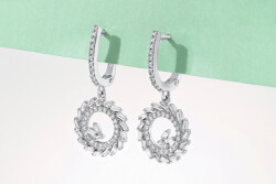 0,87 Karat Pırlantalı Baget Küpe - 1