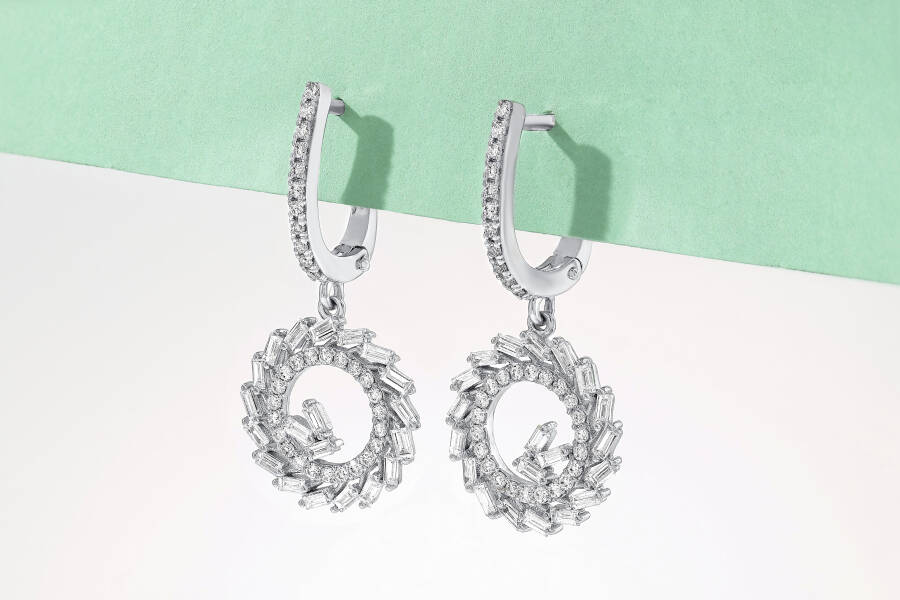 0,87 Karat Pırlantalı Baget Küpe - 1