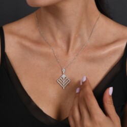 1,09 Karat Pırlanta Baget Tasarım Kolye - 